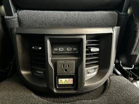Used 2026 RAM 2500 Laramie AWD/4WD image 32