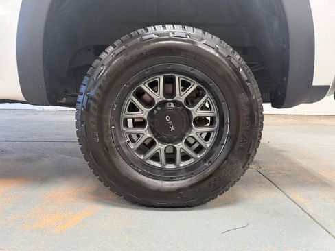 Used 2022 Chevrolet Silverado 1500 Custom w/ Safety Confidence Package AWD/4WD image 9