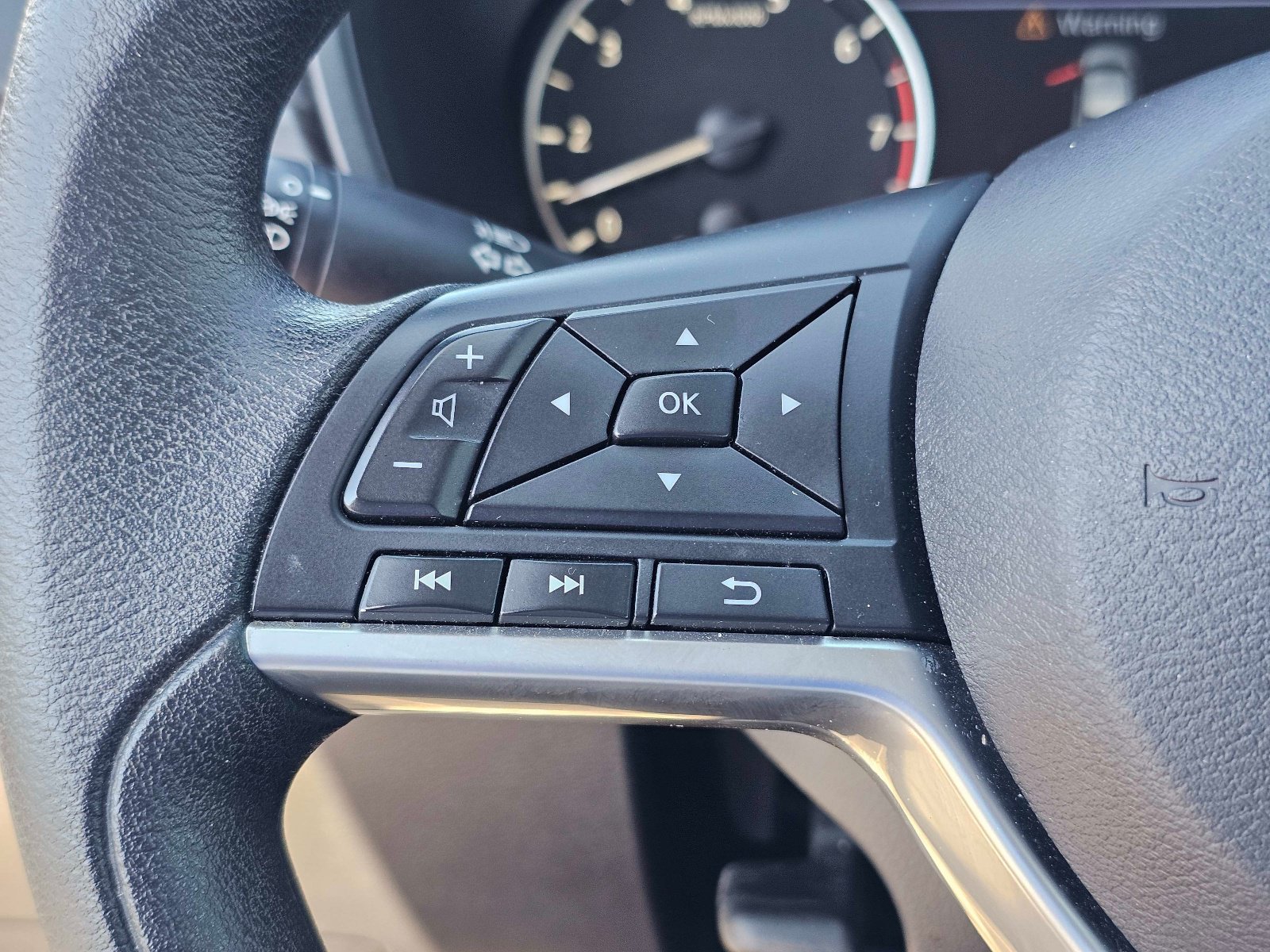 Used 2025 Nissan Altima 2.5 SV FWD image 18