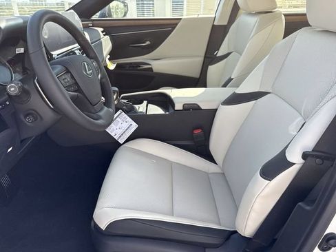Used 2025 Lexus ES 350 w/ Premium Package FWD image 11