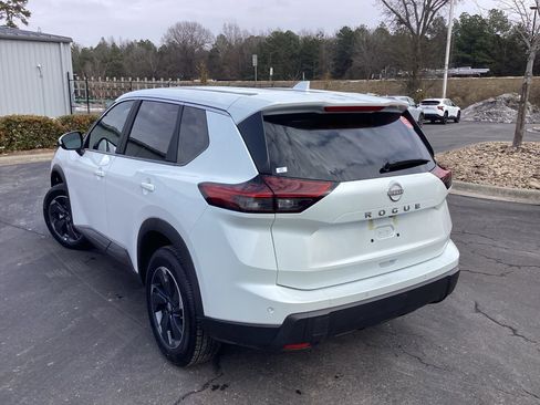Used 2025 Nissan Rogue SV image 2