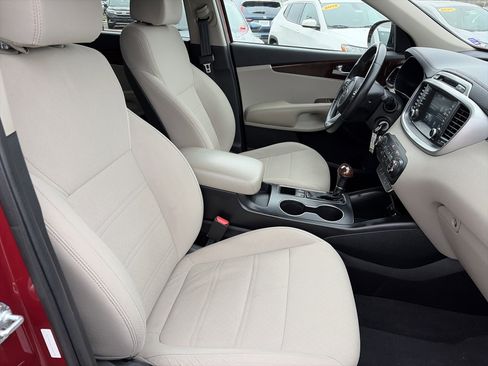 Used 2018 Kia Sorento FWD image 12