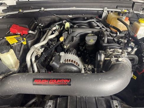 Used 2022 Jeep Gladiator Rubicon w/ Cold Weather Group AWD/4WD image 9