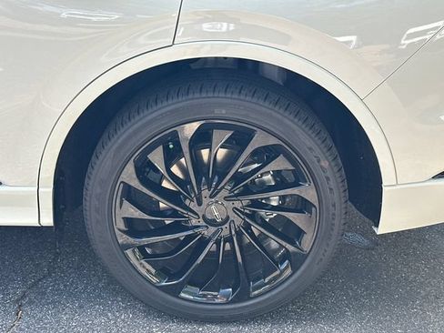 New 2026 Lincoln Aviator Reserve w/ Jet Appearance Package AWD/4WD image 18
