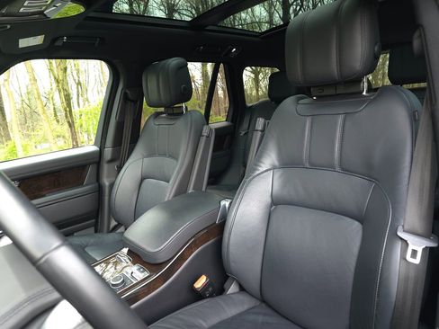 Used 2020 Land Rover Range Rover image 13