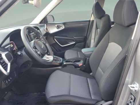 Certified 2025 Kia Soul LX w/ LX Technology Package FWD image 15