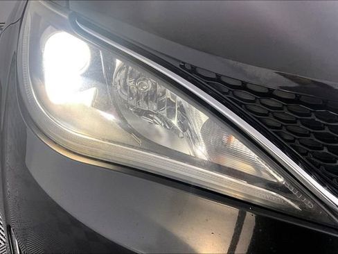 Used 2017 Chrysler Pacifica Limited w/ UConnect Theater Package FWD image 28