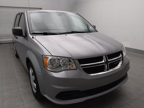 Used 2020 Dodge Grand Caravan SE FWD image 14