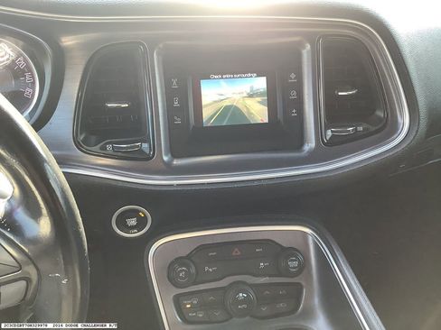 Used 2016 Dodge Challenger R/T image 9