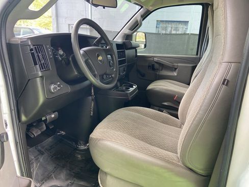 Used 2019 Chevrolet Express 3500 RWD image 20