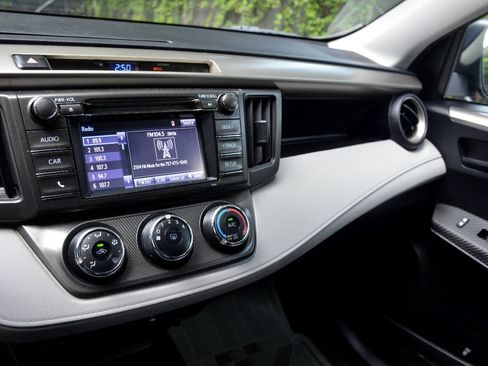 Used 2014 Toyota RAV4 LE AWD/4WD image 14