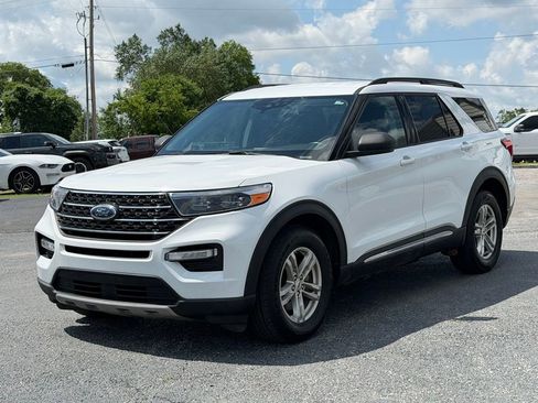 Used 2023 Ford Explorer XLT w/ Equipment Group 202A AWD/4WD image 9