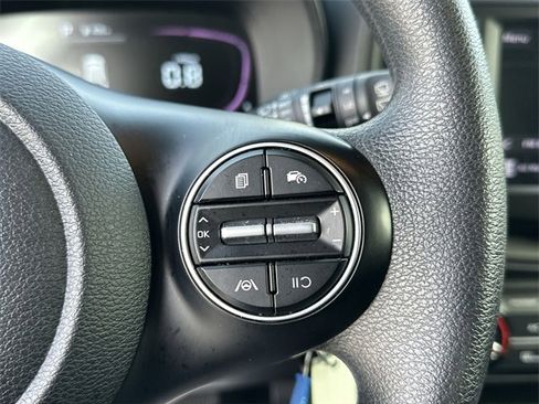 Used 2023 Kia Soul LX image 18