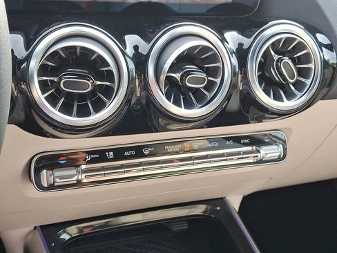 Certified 2025 Mercedes-Benz GLA 250 4MATIC image 15