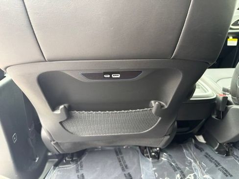 New 2027 Chrysler Pacifica Select w/ Family Tech Group FWD image 9