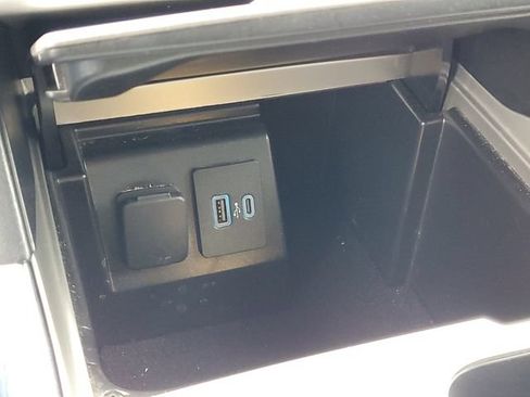 Used 2021 Ford Explorer XLT w/ Equipment Group 202A AWD/4WD image 26