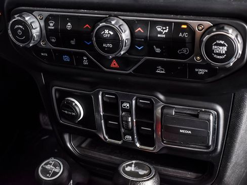 Used 2023 Jeep Wrangler Unlimited w/ Cold Weather Group AWD/4WD image 28