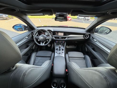 Used 2023 Alfa Romeo Stelvio Veloce AWD/4WD image 2