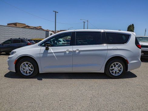 New 2026 Chrysler Pacifica Select FWD image 7