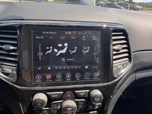 Used 2022 Jeep Grand Cherokee Laredo X RWD image 17