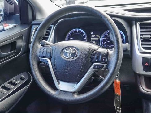 Used 2019 Toyota Highlander LE w/ Carpet Mat Package (TMS) image 14