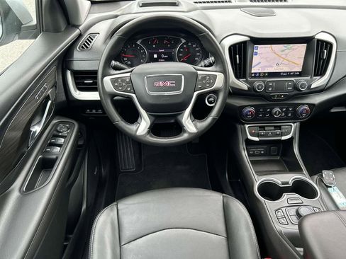 Used 2022 GMC Terrain SLT w/ Infotainment Package II AWD/4WD image 9