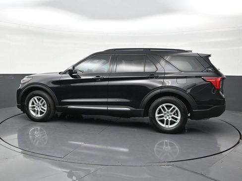 Used 2025 Ford Explorer Active w/ Active Comfort Package RWD image 2