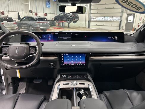 New 2026 Lincoln Navigator Reserve AWD/4WD image 28