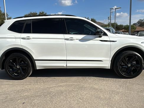 Used 2023 Volkswagen Tiguan SE R-Line image 8