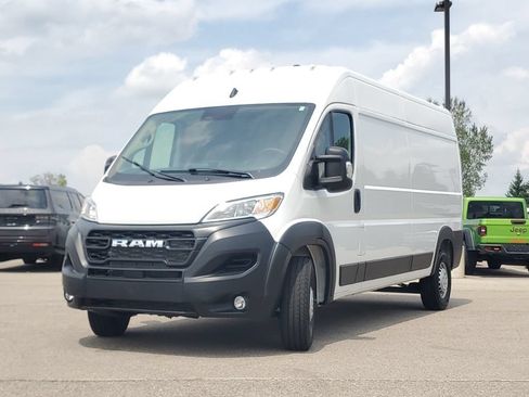 Used 2026 RAM ProMaster 2500 w/ Convenience Group FWD image 4