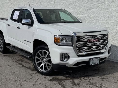 Used 2022 GMC Canyon Denali image 2