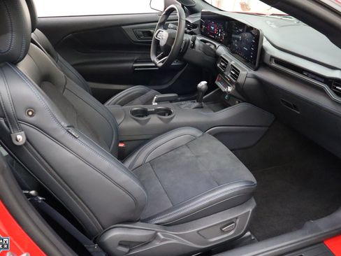 Used 2025 Ford Mustang Dark Horse image 25