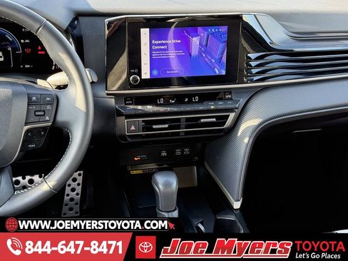 Used 2025 Toyota Camry SE image 17