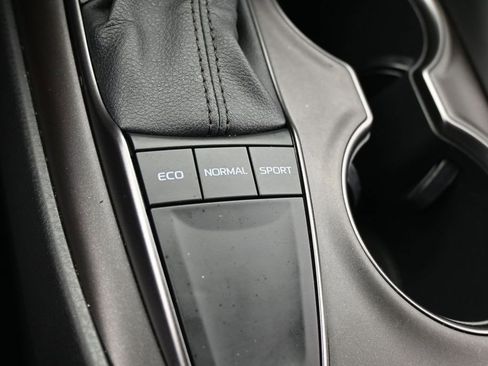 Used 2022 Toyota Camry SE FWD image 24
