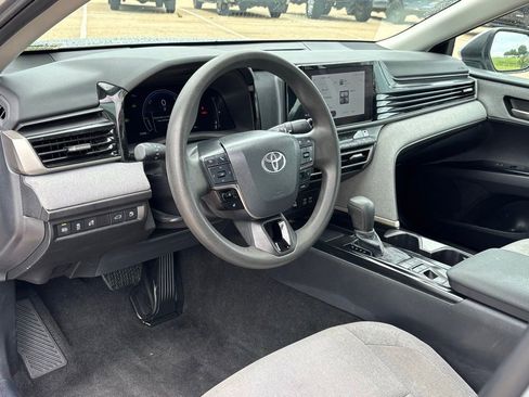 Used 2025 Toyota Camry LE FWD image 10