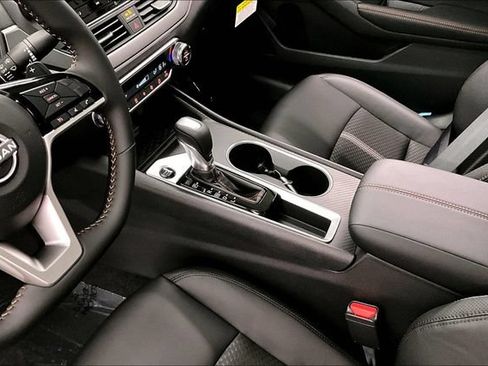 New 2026 Nissan Altima 2.5 SR w/ SR Midnight Edition Package FWD image 9