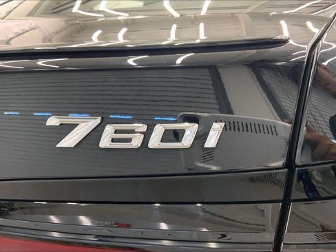 Used 2025 BMW 760i xDrive w/ Premium Package AWD/4WD image 18