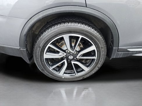 Used 2017 Nissan Rogue SL w/ SL Premium Package image 25