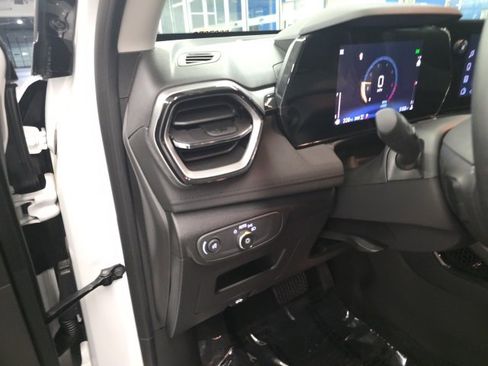 New 2025 Chevrolet TrailBlazer LT w/ Convenience Package image 12