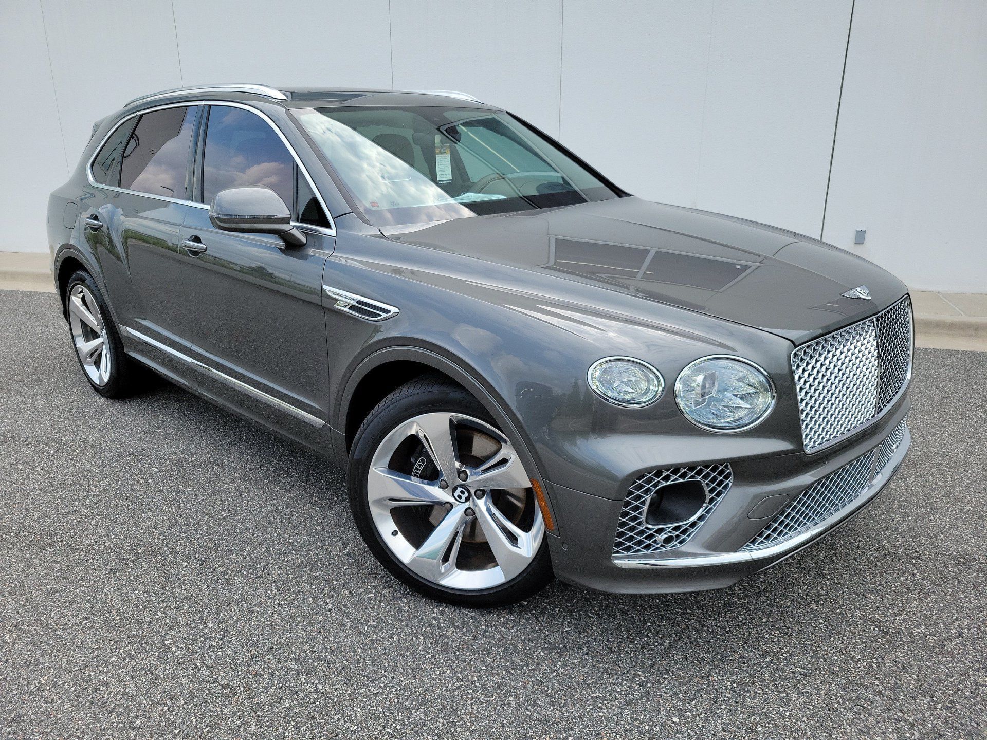 Certified 2023 Bentley Bentayga Plug-In Hybrid AWD/4WD image 48