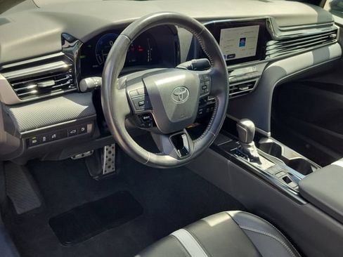 Used 2025 Toyota Camry SE FWD image 16