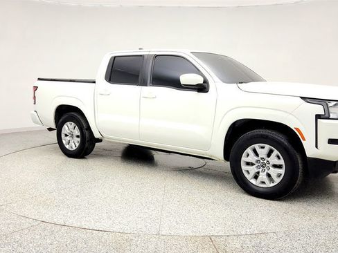 Used 2022 Nissan Frontier SV image 3