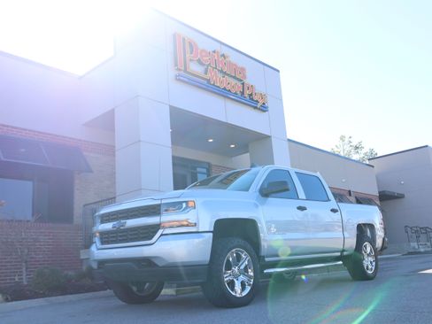 Used 2018 Chevrolet Silverado 1500 Custom w/ Custom Value Package image 31