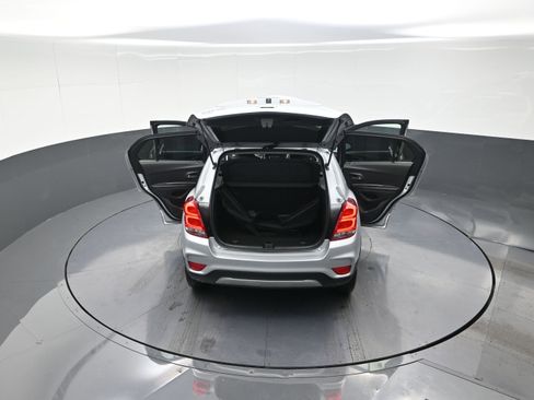 Used 2022 Chevrolet Trax LT w/ LT Convenience Package image 13