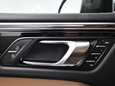 Certified 2026 Porsche Macan AWD/4WD image 18