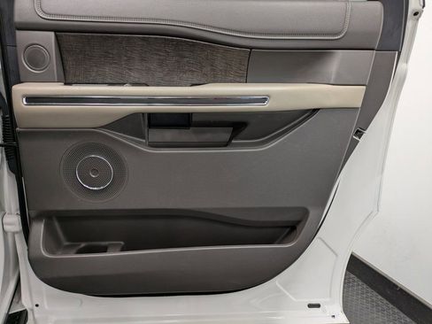 Used 2021 Ford Expedition Max Limited image 24