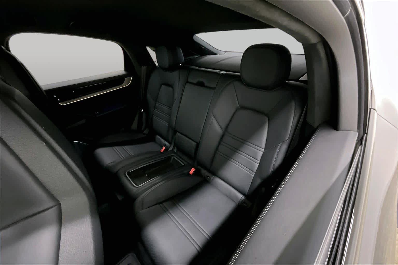 Used 2024 Porsche Cayenne Turbo GT AWD/4WD image 20