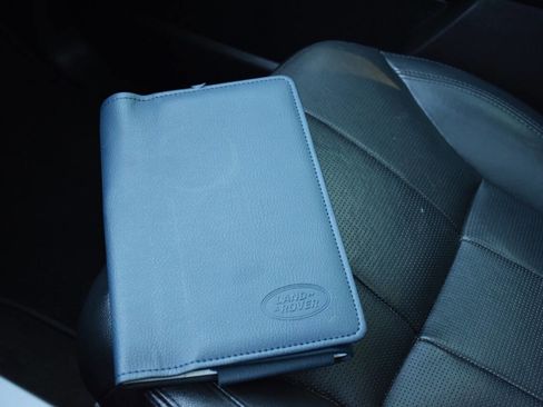 Used 2019 Land Rover Discovery SE image 25