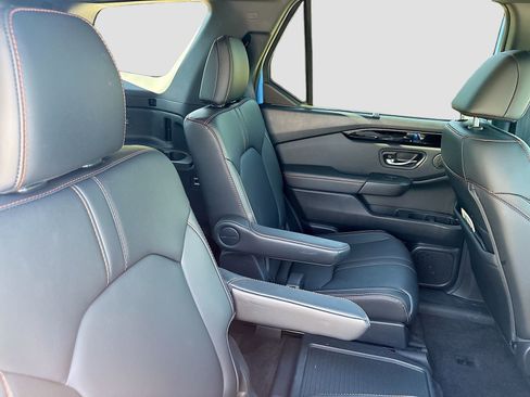 Used 2025 Honda Pilot TrailSport image 28