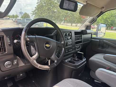Used 2022 Chevrolet Express 3500 w/ Power Convenience Package RWD image 16